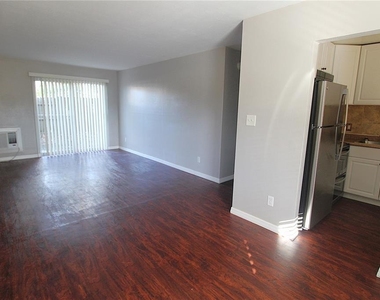 3001 Bee Ridge Road - Photo Thumbnail 9