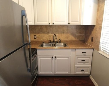 3001 Bee Ridge Road - Photo Thumbnail 10