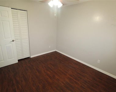 3001 Bee Ridge Road - Photo Thumbnail 15