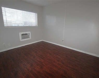 3001 Bee Ridge Road - Photo Thumbnail 17