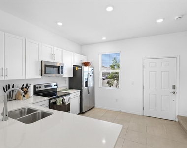 8865 Daybreak Street - Photo Thumbnail 7