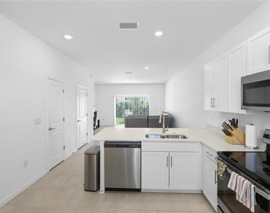 8865 Daybreak Street - Photo Thumbnail 6
