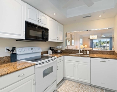 9300 Clubside Circle - Photo Thumbnail 6