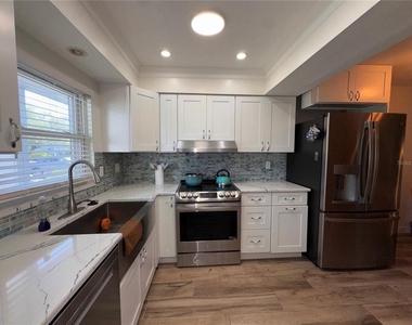 202 46th Terrace W - Photo Thumbnail 2