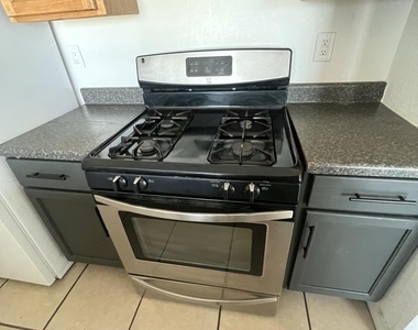 8609 Mercury Street - Photo Thumbnail 12