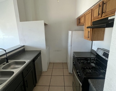 8609 Mercury Street - Photo Thumbnail 6