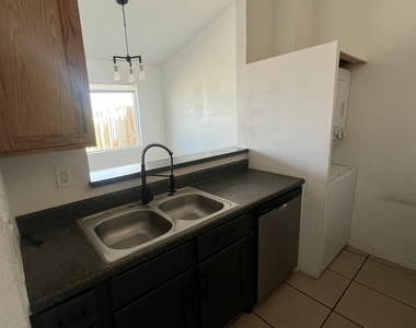8609 Mercury Street - Photo Thumbnail 5