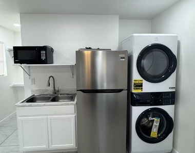 408 San Blas Drive - Photo Thumbnail 2