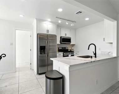408 San Blas Drive - Photo Thumbnail 6