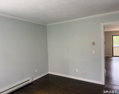 8 Oakwood Avenue - Photo Thumbnail 12