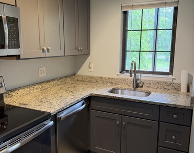 8 Oakwood Avenue - Photo Thumbnail 9
