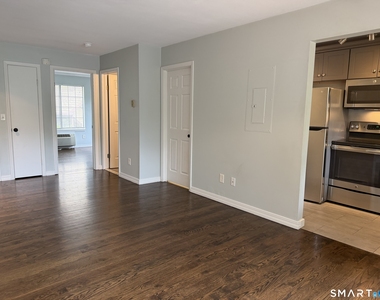 8 Oakwood Avenue - Photo Thumbnail 6