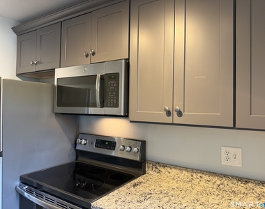 8 Oakwood Avenue - Photo Thumbnail 8