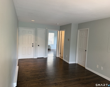 8 Oakwood Avenue - Photo Thumbnail 3