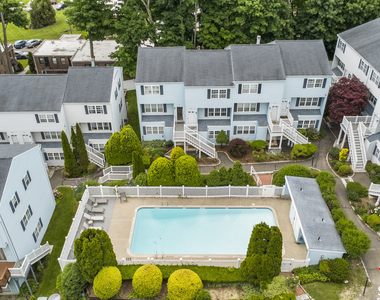 14-1/2 Fairview Avenue - Photo Thumbnail 12