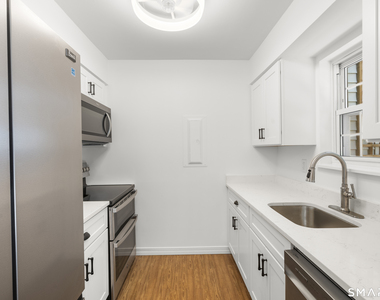 14-1/2 Fairview Avenue - Photo Thumbnail 3