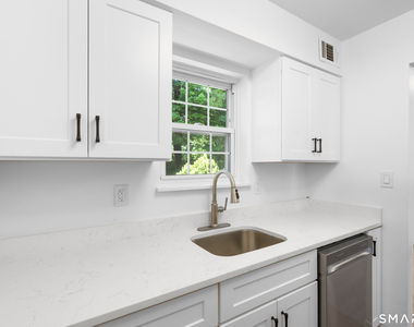 14-1/2 Fairview Avenue - Photo Thumbnail 4