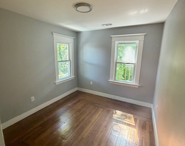 32 Alstrum Street - Photo Thumbnail 8