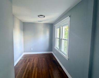 32 Alstrum Street - Photo Thumbnail 7
