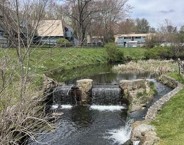 1153 Stratfield Road - Photo Thumbnail 12