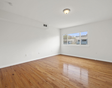 1153 Stratfield Road - Photo Thumbnail 7