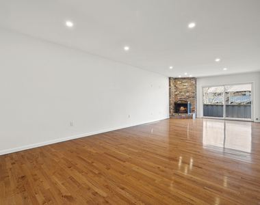 1153 Stratfield Road - Photo Thumbnail 3