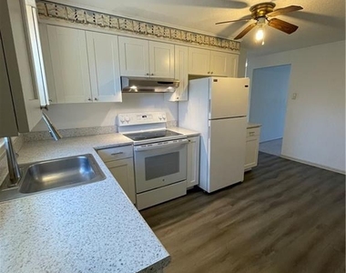 22 College Street - Photo Thumbnail 3