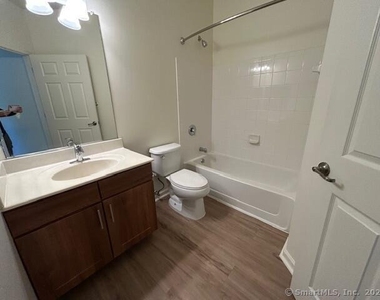 10 Norden Place - Photo Thumbnail 21