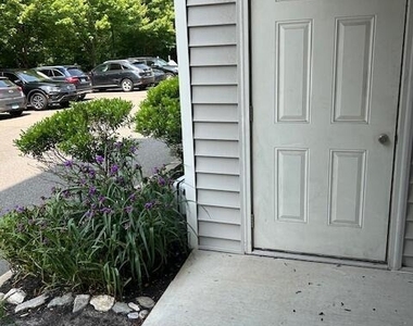10 Norden Place - Photo Thumbnail 3