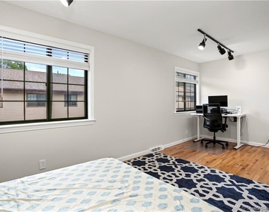 237 Strawberry Hill Avenue - Photo Thumbnail 14