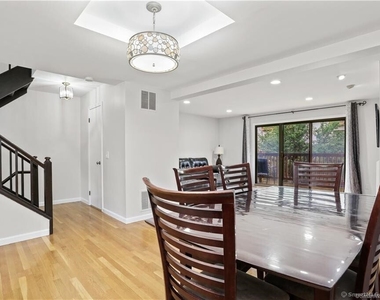 237 Strawberry Hill Avenue - Photo Thumbnail 7