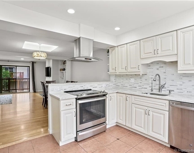 237 Strawberry Hill Avenue - Photo Thumbnail 9