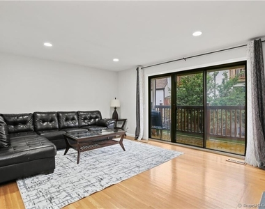 237 Strawberry Hill Avenue - Photo Thumbnail 5