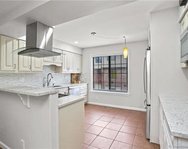 237 Strawberry Hill Avenue - Photo Thumbnail 10