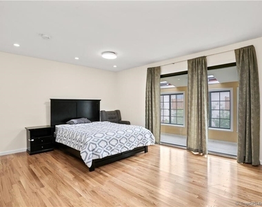237 Strawberry Hill Avenue - Photo Thumbnail 16