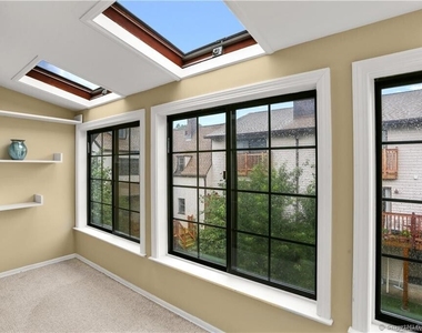 237 Strawberry Hill Avenue - Photo Thumbnail 18