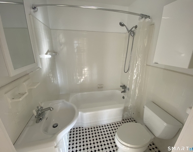 268 College Street - Photo Thumbnail 7