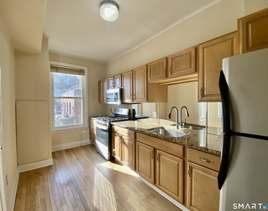 268 College Street - Photo Thumbnail 4