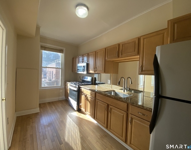 268 College Street - Photo Thumbnail 3