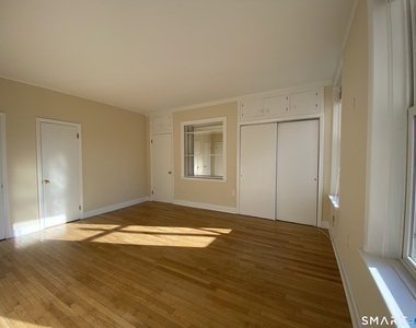 268 College Street - Photo Thumbnail 6
