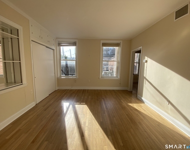 268 College Street - Photo Thumbnail 1