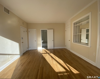 268 College Street - Photo Thumbnail 2