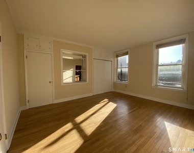 268 College Street - Photo Thumbnail 8
