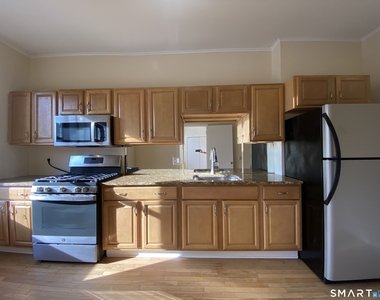 268 College Street - Photo Thumbnail 4