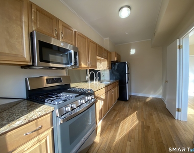 268 College Street - Photo Thumbnail 5