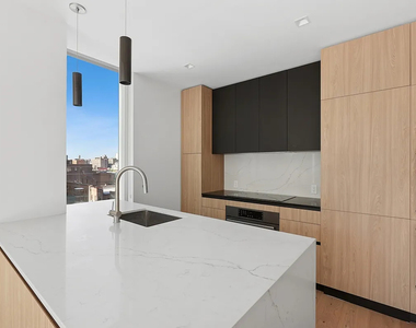 Hell’s Kitchen 43rd Street - Photo Thumbnail 3