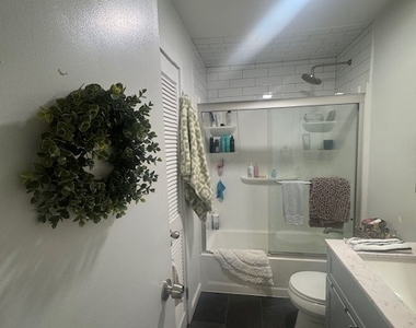 33 Pleasant Street - Photo Thumbnail 8