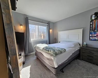 33 Pleasant Street - Photo Thumbnail 5