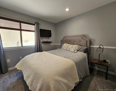33 Pleasant Street - Photo Thumbnail 6
