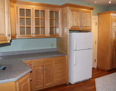 888 Farmington Avenue - Photo Thumbnail 11